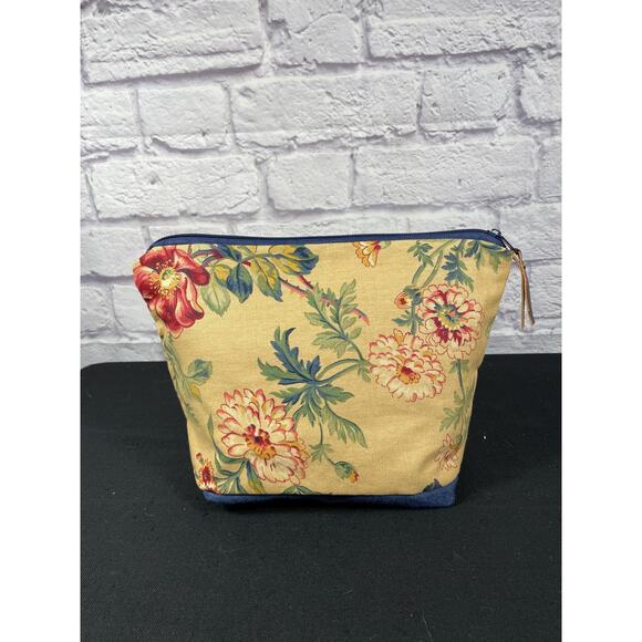 Handmade floral and denim fabric bag. The bag is one of a kind - Picture 2 of 5